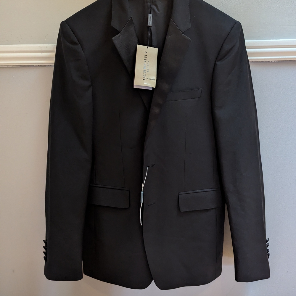 Burberry Black Sport Coat with Structured Design and Notched Lapels